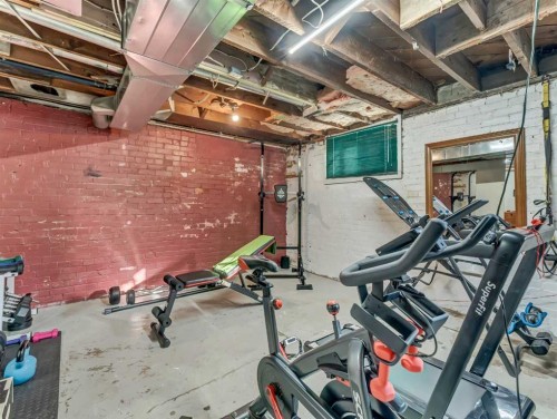 27 4 Street Sw, Medicine Hat, AB - Indoor Photo Showing Gym Room