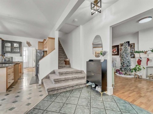 27 4 Street Sw, Medicine Hat, AB - Indoor Photo Showing Other Room