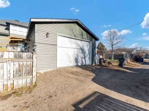 27 4 Street Sw, Medicine Hat, AB - Outdoor With Exterior