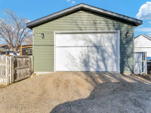 27 4 Street Sw, Medicine Hat, AB - Outdoor With Exterior