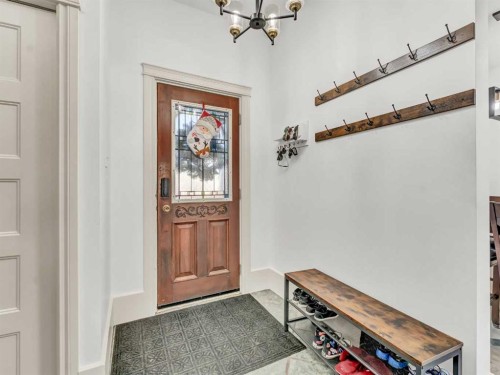 27 4 Street Sw, Medicine Hat, AB - Indoor Photo Showing Other Room