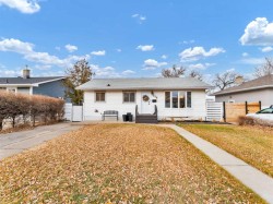 136 14 Street NW Medicine Hat, AB T1A 6R6