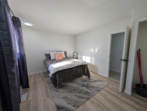 294 Fleet Street Sw, Medicine Hat, AB 