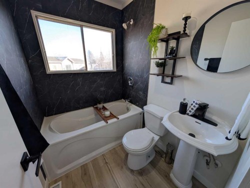 294 Fleet Street Sw, Medicine Hat, AB 