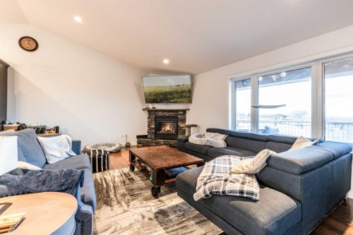 121062 Rr 83C, Rural Forty Mile No. 8, County Of, AB - Indoor Photo Showing Living Room With Fireplace