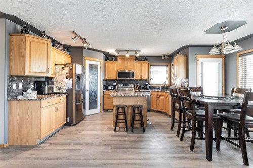 484 Stark Way Se, Medicine Hat, AB - Indoor