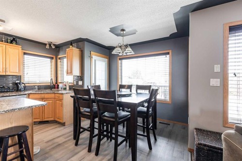 484 Stark Way Se, Medicine Hat, AB - Indoor Photo Showing Dining Room