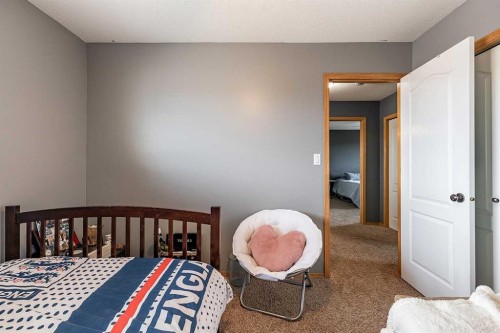 484 Stark Way Se, Medicine Hat, AB - Indoor Photo Showing Bedroom