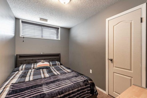 484 Stark Way Se, Medicine Hat, AB - Indoor Photo Showing Bedroom