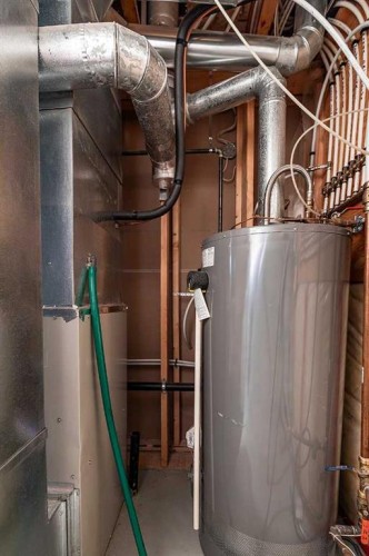 484 Stark Way Se, Medicine Hat, AB - Indoor Photo Showing Basement