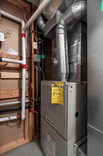 484 Stark Way Se, Medicine Hat, AB - Indoor Photo Showing Basement