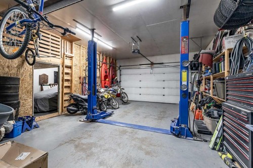 484 Stark Way Se, Medicine Hat, AB - Indoor Photo Showing Garage