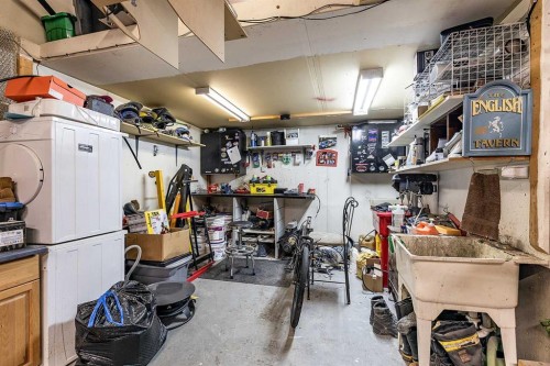 484 Stark Way Se, Medicine Hat, AB - Indoor With Storage