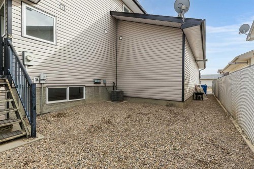 484 Stark Way Se, Medicine Hat, AB - Outdoor With Exterior