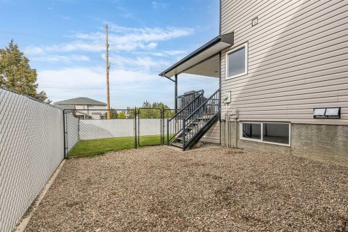 484 Stark Way Se, Medicine Hat, AB - Outdoor With Exterior