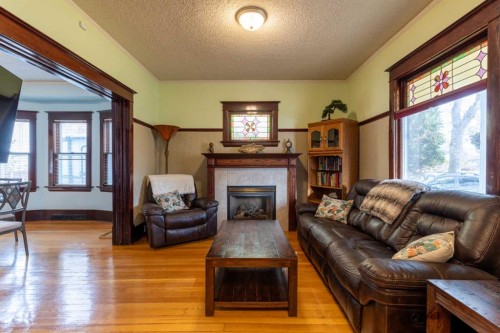 268 Belfast Street Se, Medicine Hat, AB - Indoor Photo Showing Living Room With Fireplace