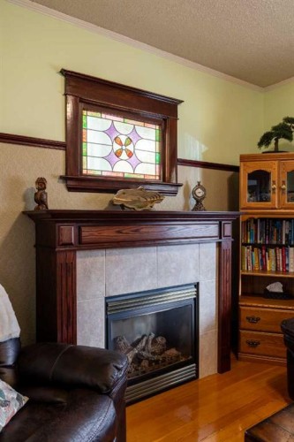 268 Belfast Street Se, Medicine Hat, AB - Indoor With Fireplace