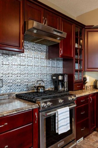 268 Belfast Street Se, Medicine Hat, AB - Indoor Photo Showing Kitchen
