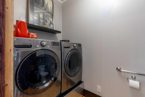268 Belfast Street Se, Medicine Hat, AB - Indoor Photo Showing Laundry Room