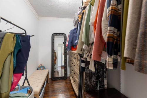 268 Belfast Street Se, Medicine Hat, AB - Indoor With Storage