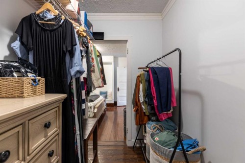 268 Belfast Street Se, Medicine Hat, AB - Indoor With Storage