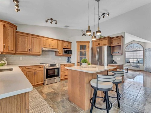28 Stark Mews Se, Medicine Hat, AB - Indoor Photo Showing Kitchen With Double Sink