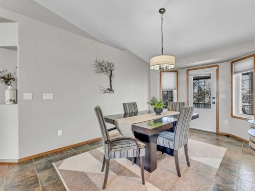 28 Stark Mews Se, Medicine Hat, AB - Indoor Photo Showing Dining Room