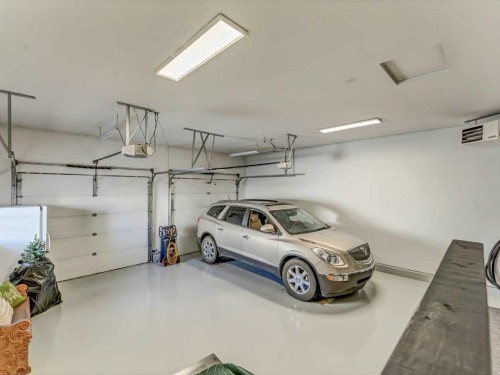 28 Stark Mews Se, Medicine Hat, AB - Indoor Photo Showing Garage