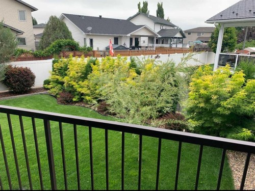 28 Stark Mews Se, Medicine Hat, AB - Outdoor With Backyard