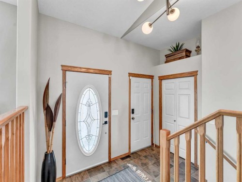 28 Stark Mews Se, Medicine Hat, AB - Indoor Photo Showing Other Room