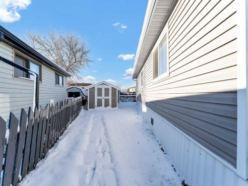 342 Cornell Crescent Sw, Medicine Hat, AB - Outdoor With Exterior