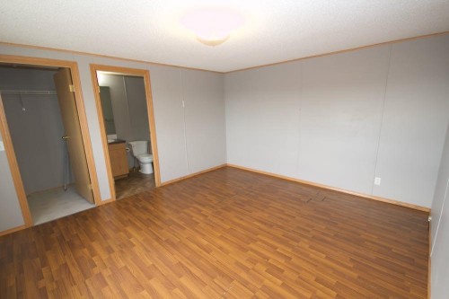 614 Arthur Street, Walsh, AB - Indoor Photo Showing Other Room