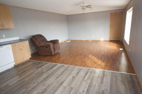 614 Arthur Street, Walsh, AB - Indoor Photo Showing Other Room