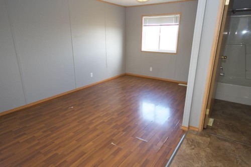 614 Arthur Street, Walsh, AB - Indoor Photo Showing Other Room