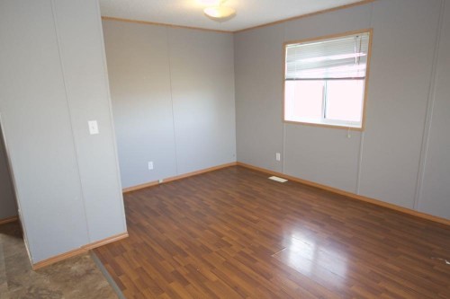 614 Arthur Street, Walsh, AB - Indoor Photo Showing Other Room