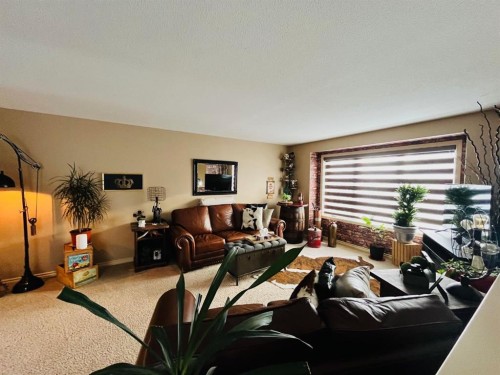 110 Ranchlands Way Ne, Medicine Hat, AB - Indoor Photo Showing Other Room