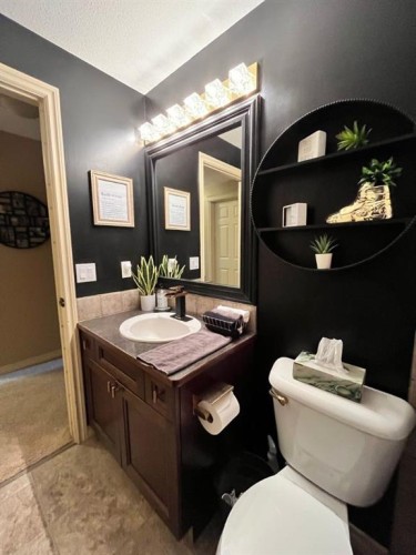 110 Ranchlands Way Ne, Medicine Hat, AB - Indoor Photo Showing Bathroom