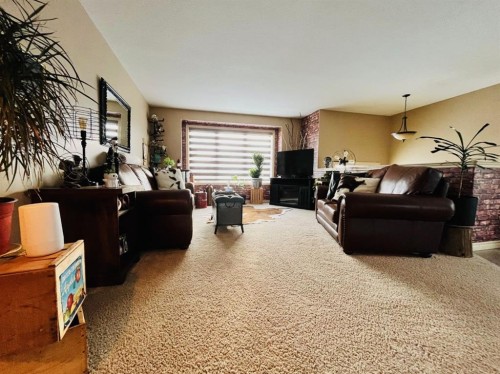 110 Ranchlands Way Ne, Medicine Hat, AB - Indoor Photo Showing Other Room