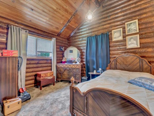 12228 Range Road 64, Rural Cypress County, AB - Indoor Photo Showing Bedroom