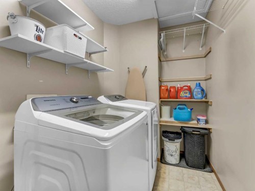 2378 Hatcher Drive Ne, Medicine Hat, AB - Indoor Photo Showing Laundry Room