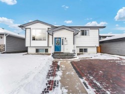 2378 Hatcher Drive NE Medicine Hat, AB T1C 1Y3