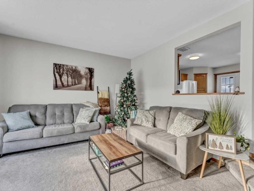 2378 Hatcher Drive Ne, Medicine Hat, AB - Indoor Photo Showing Living Room