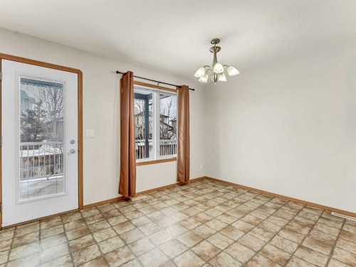 18 Vista Close Se, Medicine Hat, AB - Indoor Photo Showing Other Room