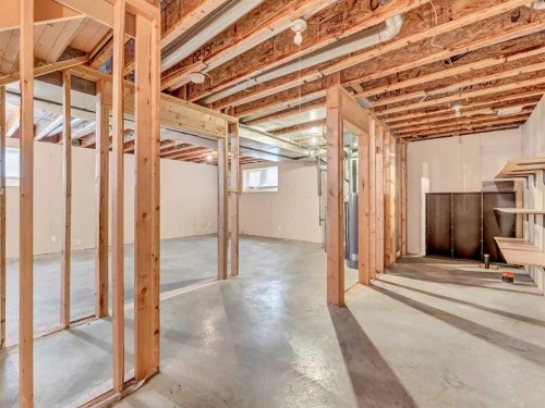 18 Vista Close Se, Medicine Hat, AB - Indoor Photo Showing Basement