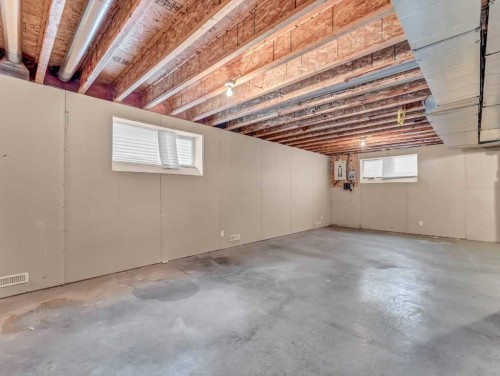 18 Vista Close Se, Medicine Hat, AB - Indoor Photo Showing Other Room