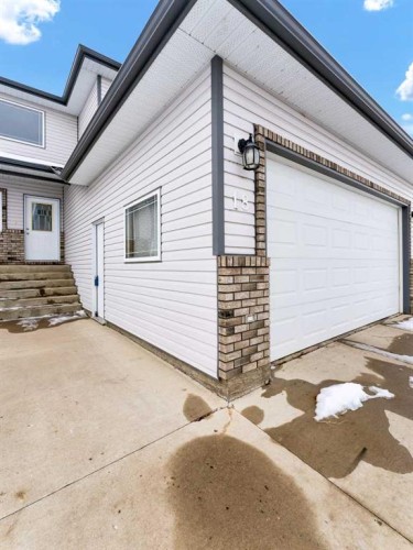 18 Vista Close Se, Medicine Hat, AB - Outdoor