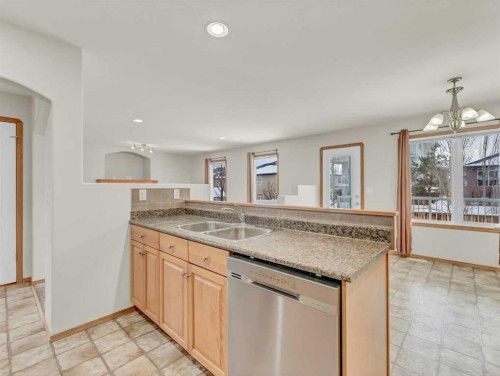 18 Vista Close Se, Medicine Hat, AB - Indoor Photo Showing Kitchen With Double Sink