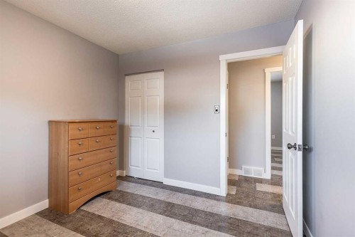 2339 Higdon Avenue Se, Medicine Hat, AB 