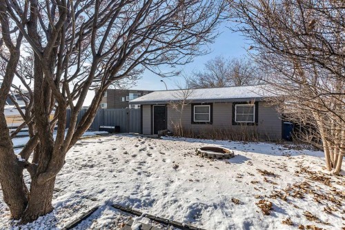 2339 Higdon Avenue Se, Medicine Hat, AB 