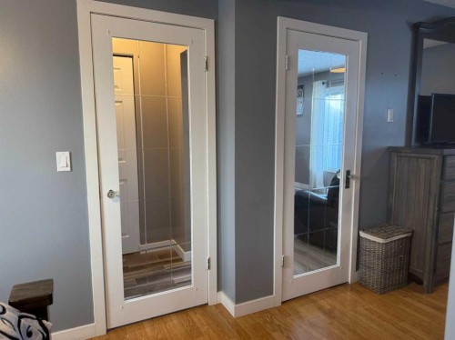 209 2 Street West, Bow Island, AB - Indoor Photo Showing Other Room